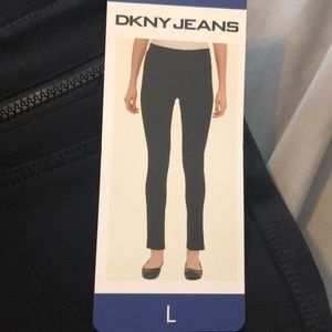NWT DKNY cropped pants (black)